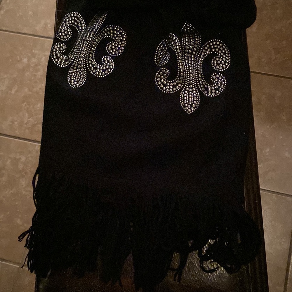 BX43 Black with silver design scarf - Picture 3 of 4